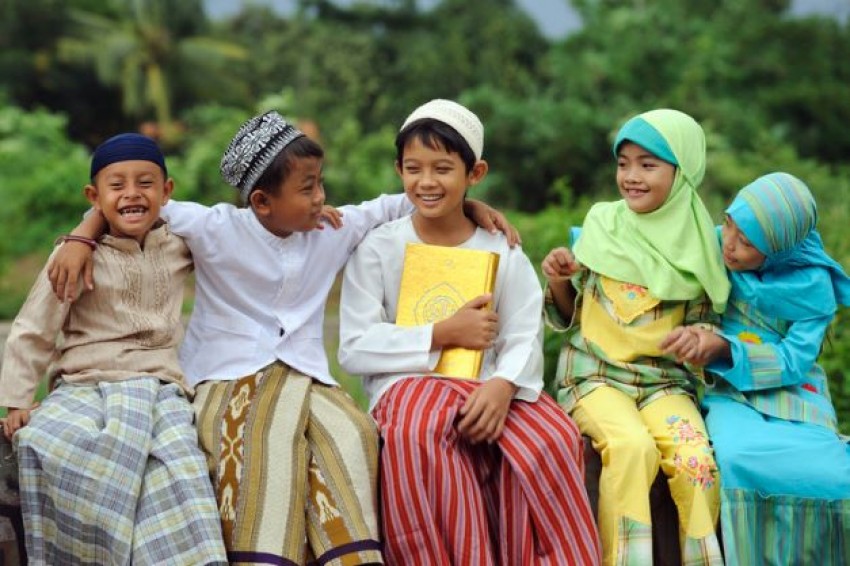 Sedekah: Bahagia Berbagi